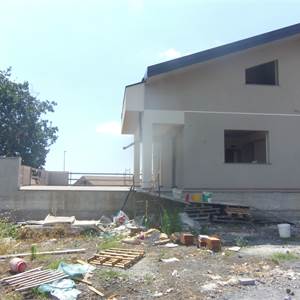 Villa Bifamiliare In Vendita a 