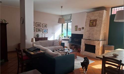 Villa In Vendita a Aci Sant'Antonio