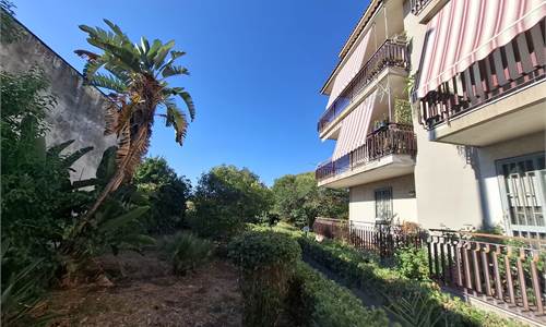 angolare su giardino 